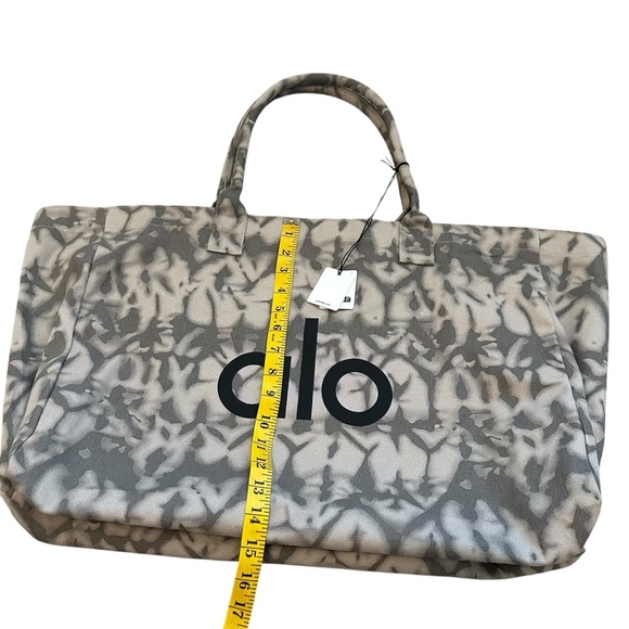 ALO Yoga Iconic Shopper Tote Gray Tie dye - Picture 4 of 5